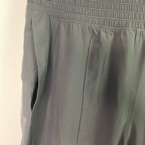 lululemon Black Wanderer Medium Rise Relaxed Fit Pants — Women's Size 8 NWT NEW - Picture 9 of 13